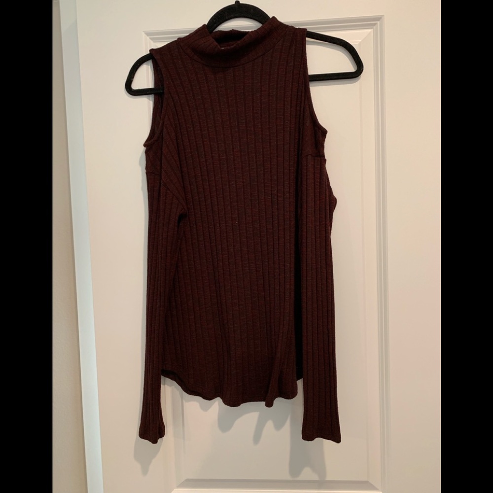 Open shoulder long sleeve top